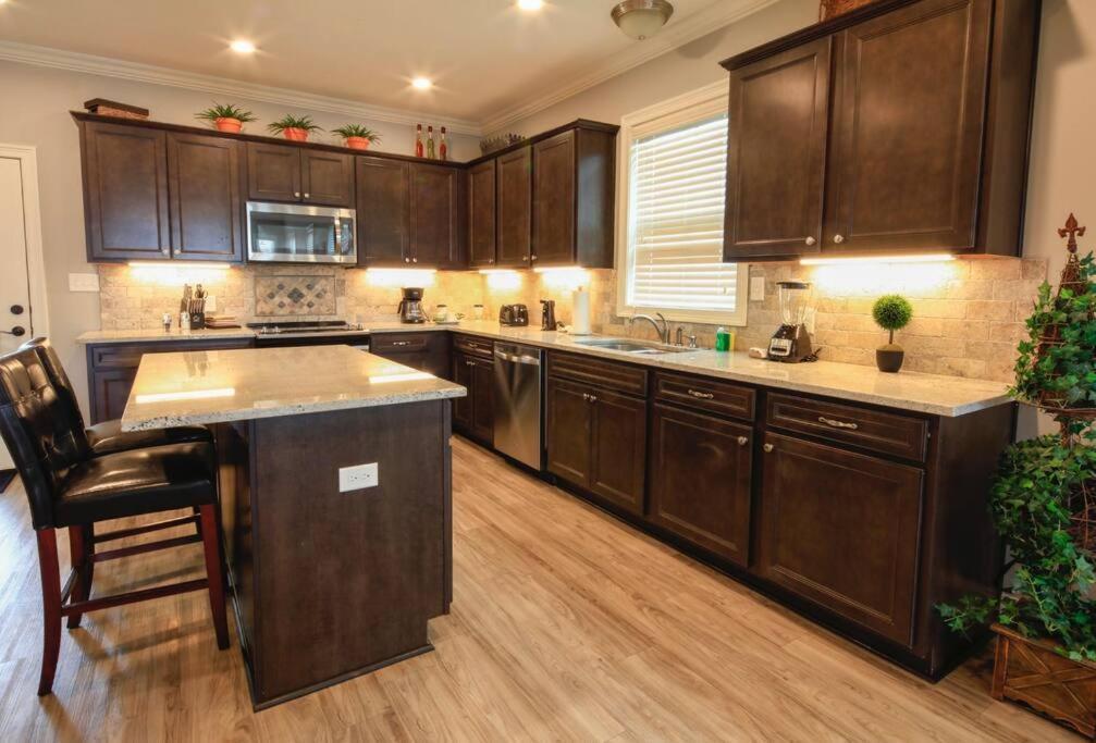 Luxury 2 Bedroom Townhouse #3 레이크 찰스 외부 사진