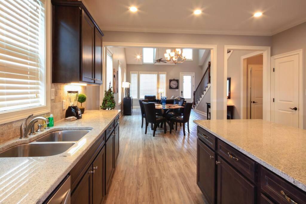 Luxury 2 Bedroom Townhouse #3 레이크 찰스 외부 사진